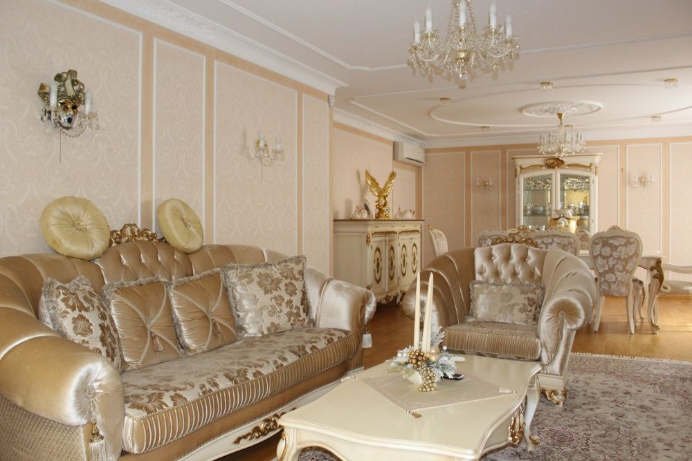 Шик-блєск: у Черкасах по вул. Дашкевича, 4 зараз продається квартира площею 168 квадратів за 240 тисяч доларів.