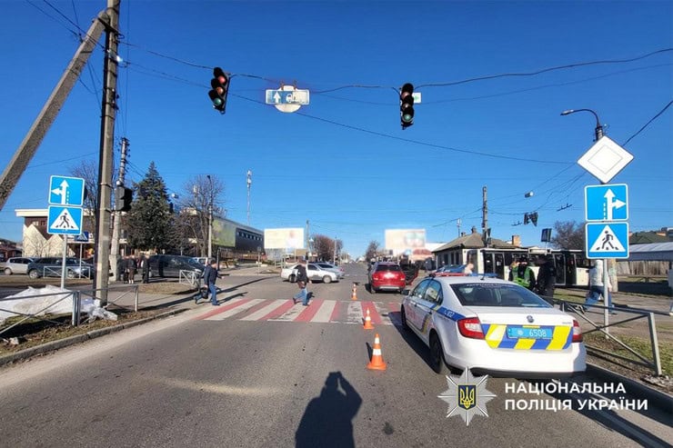 В Черкасах 37-річна водійка автомобіля збила на пішохідному переході двох дітей