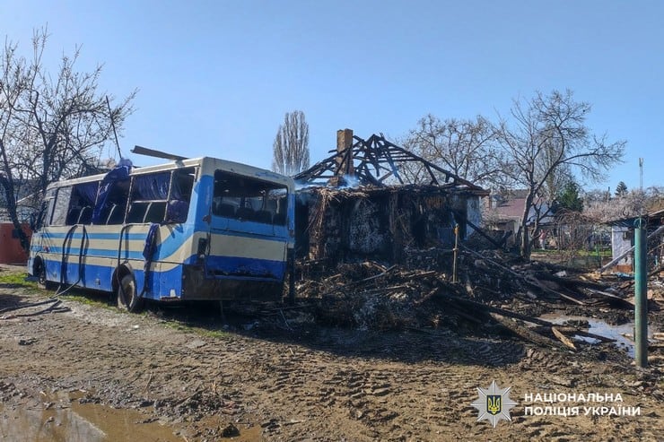 Наслідки обстрілу Черкас сьогодні вночі: місто атакували “Шахеди”, є поранені, багато руйнувань