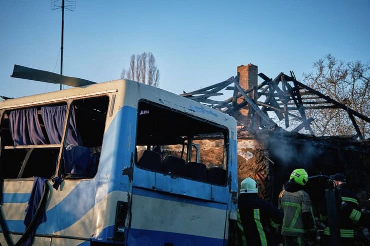 Наслідки обстрілу Черкас сьогодні вночі: місто атакували “Шахеди”, є поранені, багато руйнувань