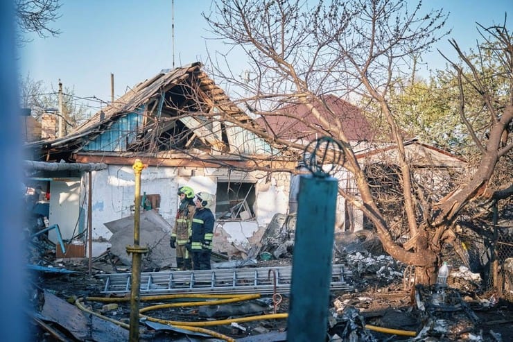 Наслідки обстрілу Черкас сьогодні вночі: місто атакували “Шахеди”, є поранені, багато руйнувань