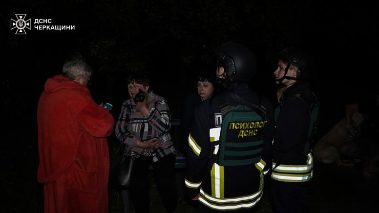 Обстріл Черкас сьогодні вночі: “Шахед” влучив в багатоповерхівку, постраждали 11 людей, серед них діти