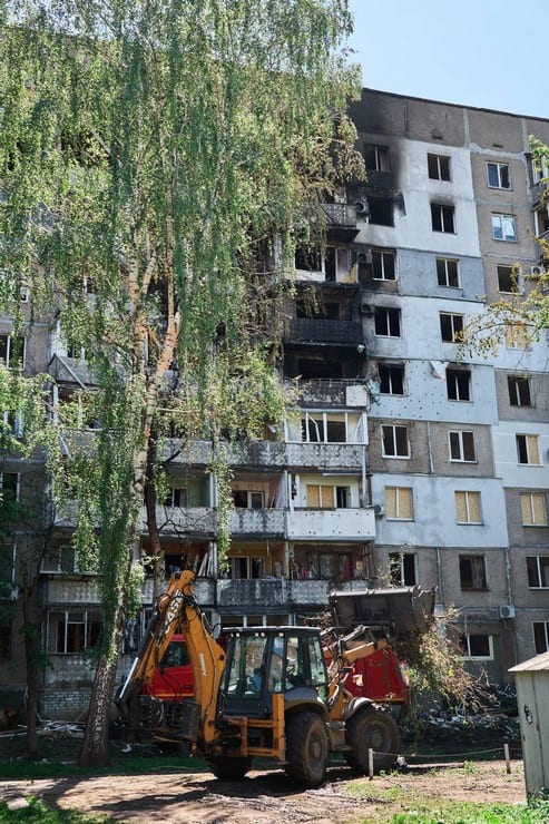 Обстріл Черкас сьогодні вночі: “Шахед” влучив в багатоповерхівку, постраждали 11 людей, серед них діти