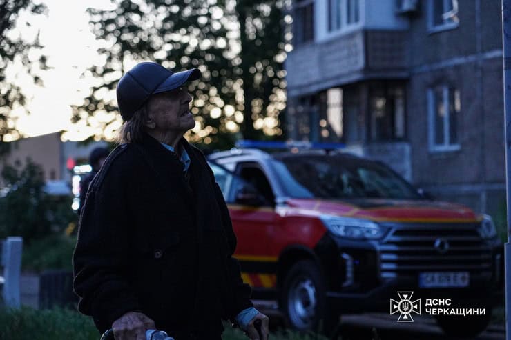 Обстріл Черкас сьогодні вночі: “Шахед” влучив в багатоповерхівку, постраждали 11 людей, серед них діти